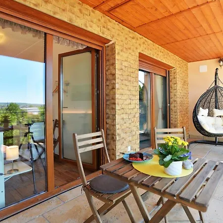 Otthonom Vendeghaz ゲストハウス エゲル